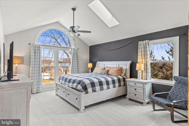 4 HOLIDAY DR, Shrewsbury, PA 17361