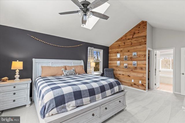 4 HOLIDAY DR, Shrewsbury, PA 17361