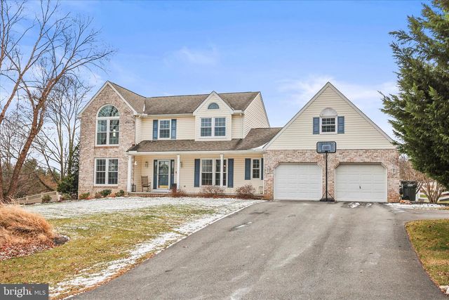 4 HOLIDAY DR, Shrewsbury, PA 17361