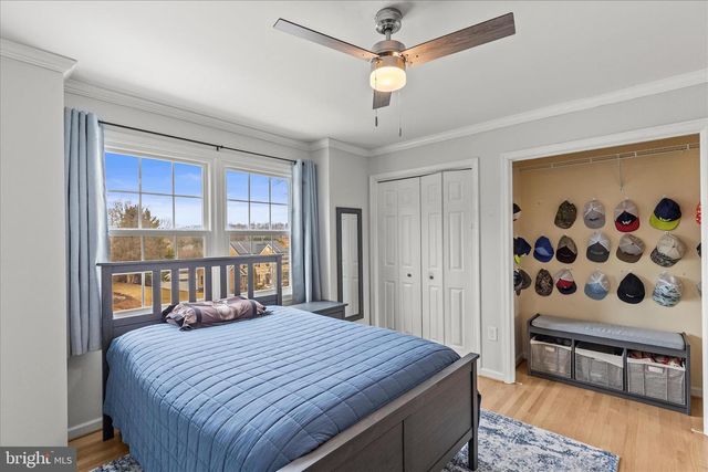 4 HOLIDAY DR, Shrewsbury, PA 17361