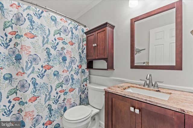 4 HOLIDAY DR, Shrewsbury, PA 17361