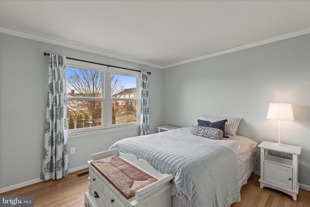 4 HOLIDAY DR, Shrewsbury, PA 17361