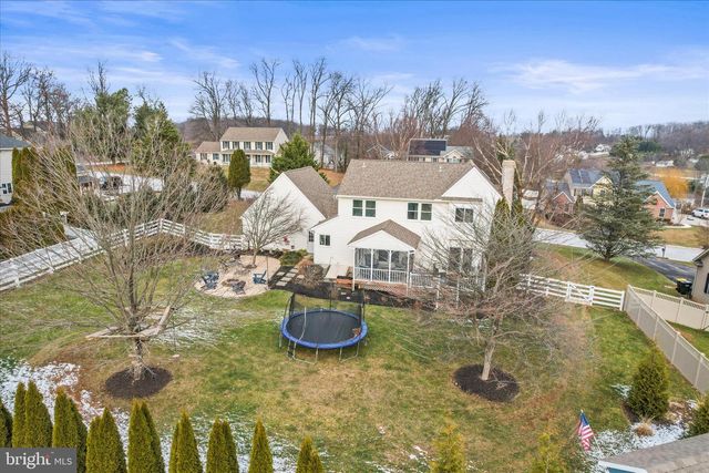 4 HOLIDAY DR, Shrewsbury, PA 17361