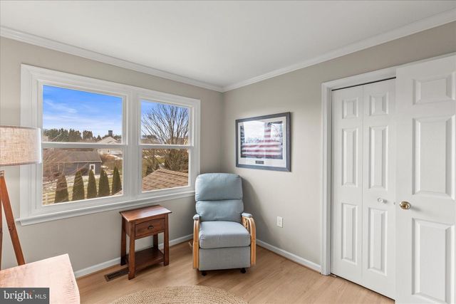 4 HOLIDAY DR, Shrewsbury, PA 17361