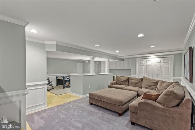 4 HOLIDAY DR, Shrewsbury, PA 17361