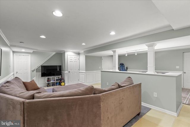 4 HOLIDAY DR, Shrewsbury, PA 17361