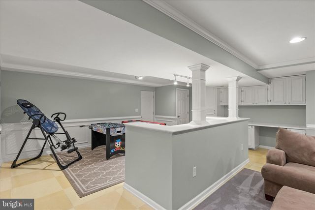 4 HOLIDAY DR, Shrewsbury, PA 17361