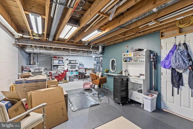 4 HOLIDAY DR, Shrewsbury, PA 17361