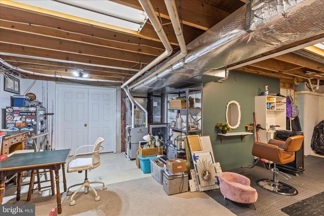 4 HOLIDAY DR, Shrewsbury, PA 17361