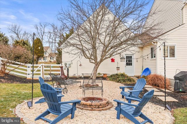 4 HOLIDAY DR, Shrewsbury, PA 17361