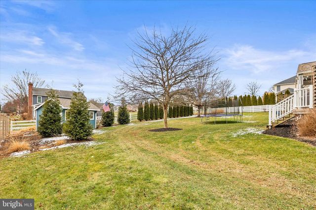 4 HOLIDAY DR, Shrewsbury, PA 17361