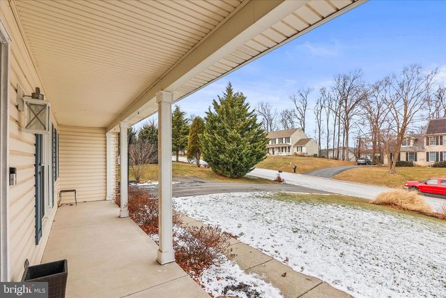 4 HOLIDAY DR, Shrewsbury, PA 17361