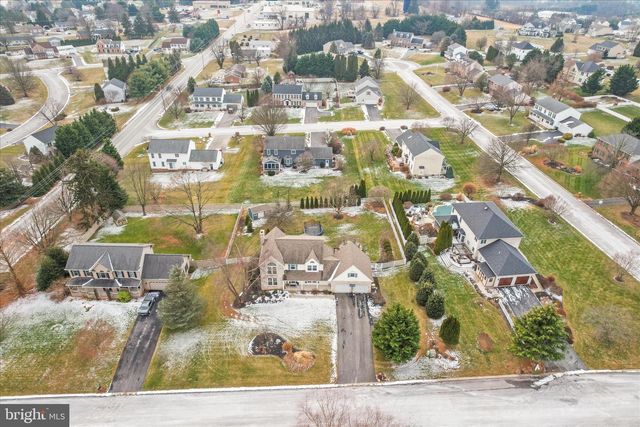 4 HOLIDAY DR, Shrewsbury, PA 17361