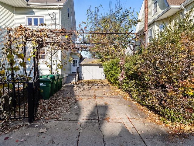 42 William St 1, Medford, MA 02155