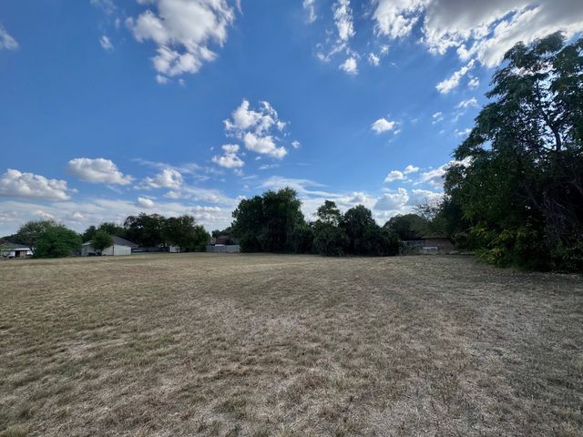 325 Ivy Lane, Hewitt, TX 76643