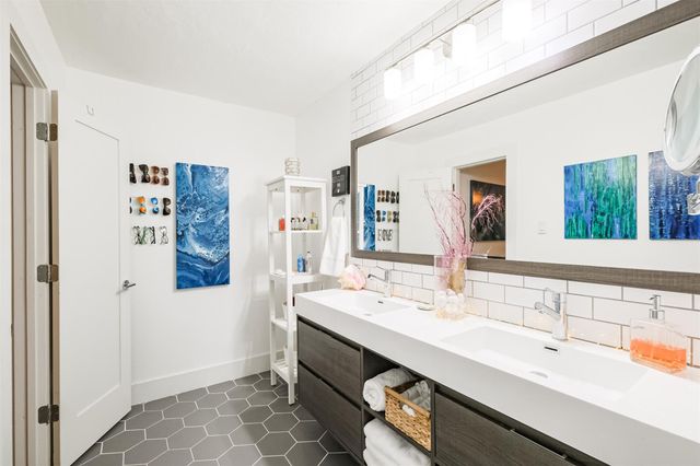 6102 Lymbar Drive, Houston, TX 77096