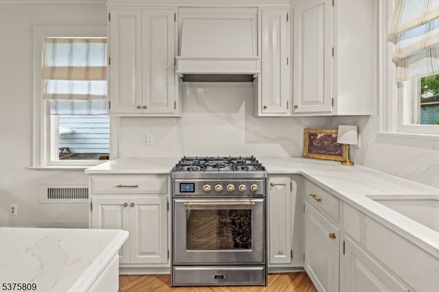 7 Fleming Ter, Maplewood Twp., NJ 07040