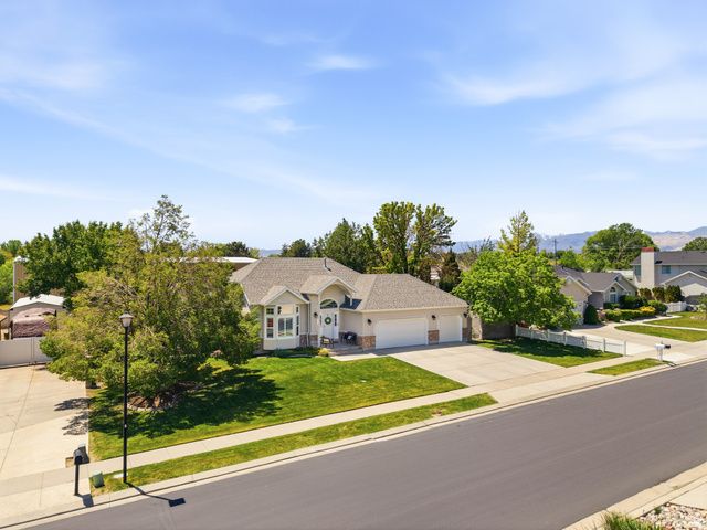 2601 W BRIDLE OAK DR, South Jordan, UT 84095