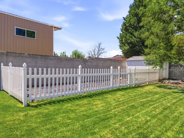 2601 W BRIDLE OAK DR, South Jordan, UT 84095