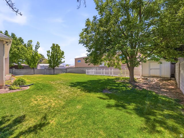 2601 W BRIDLE OAK DR, South Jordan, UT 84095