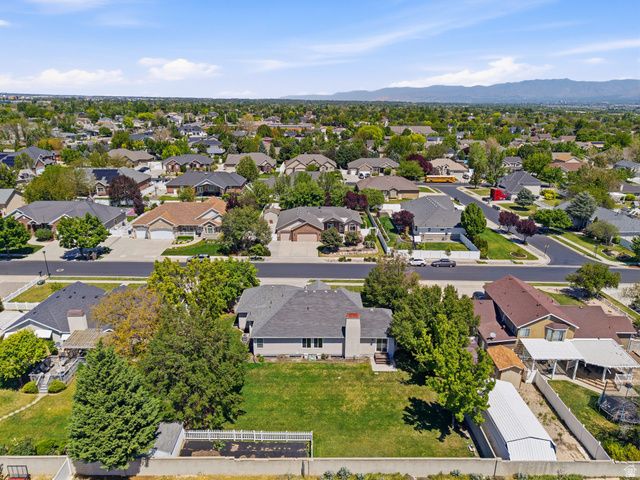 2601 W BRIDLE OAK DR, South Jordan, UT 84095