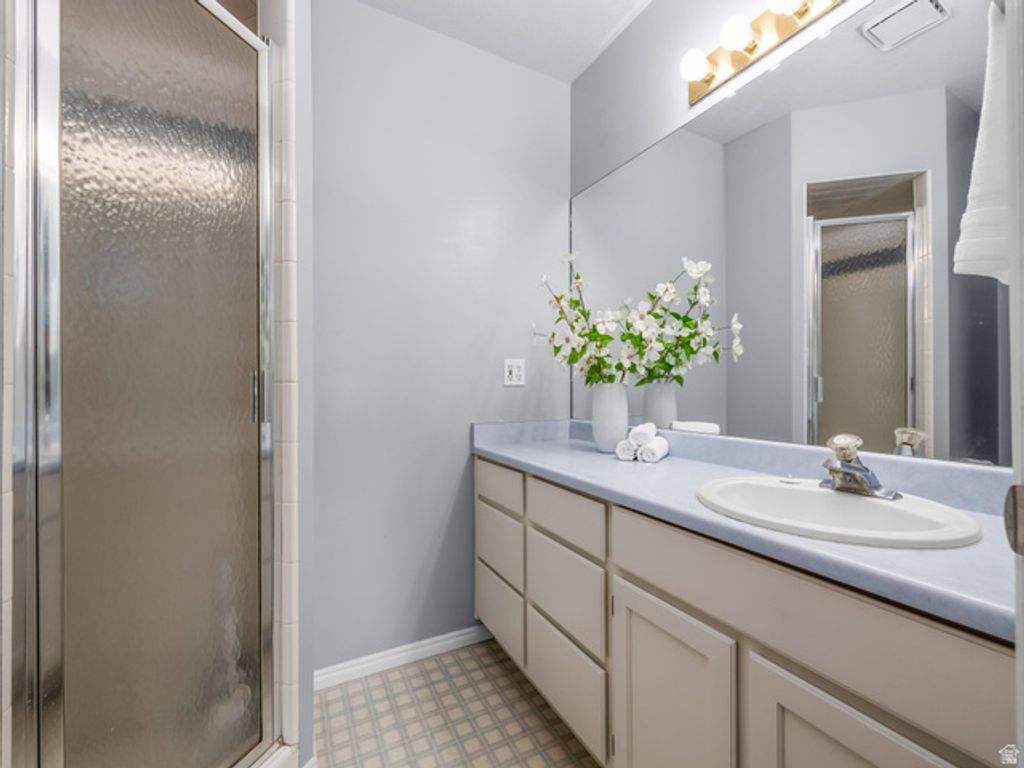 Image 11 of property listing at 2601 W BRIDLE OAK DR, South Jordan, UT 84095