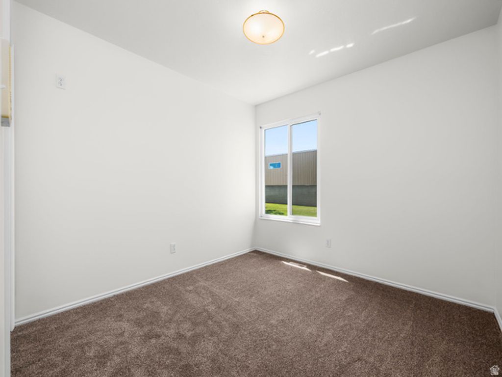 Image 13 of property listing at 2601 W BRIDLE OAK DR, South Jordan, UT 84095