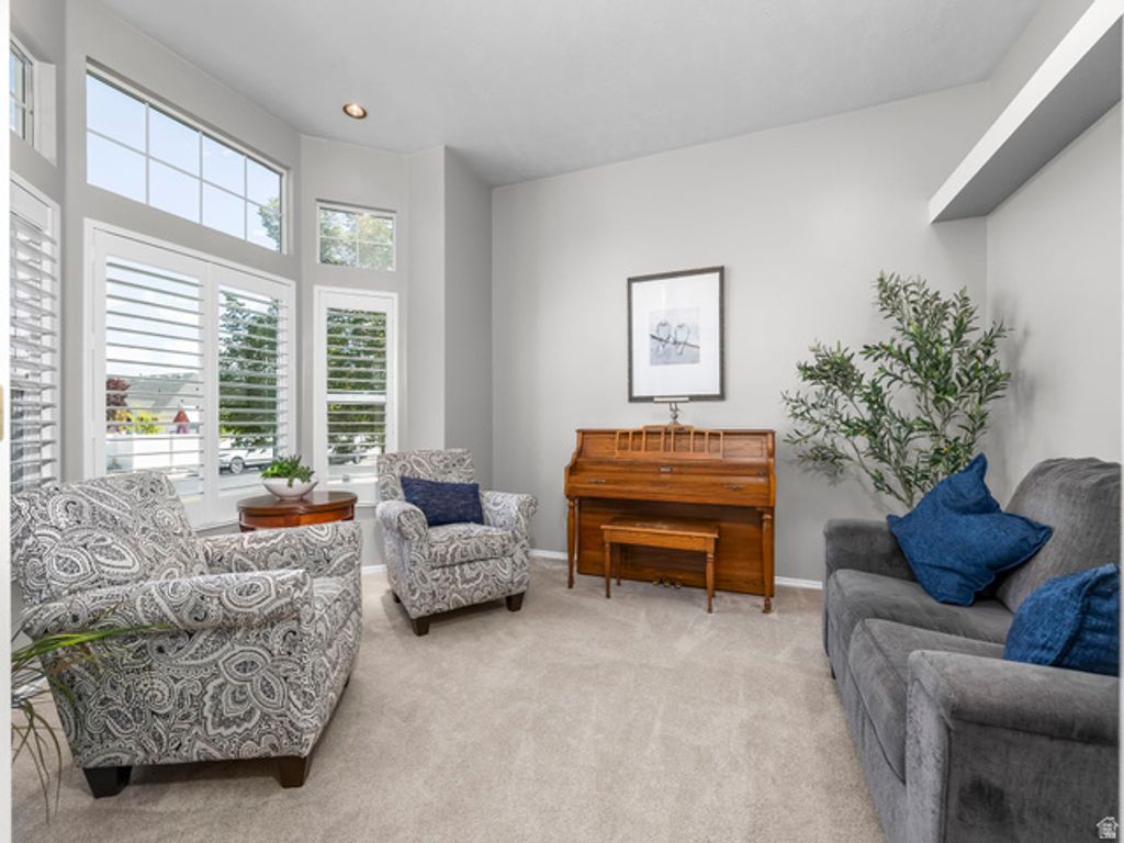 Image 3 of property listing at 2601 W BRIDLE OAK DR, South Jordan, UT 84095