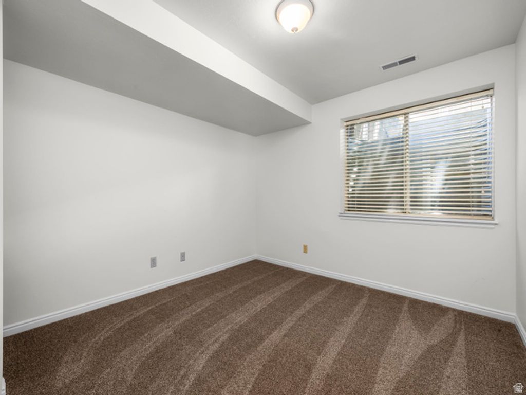 Image 22 of property listing at 2601 W BRIDLE OAK DR, South Jordan, UT 84095