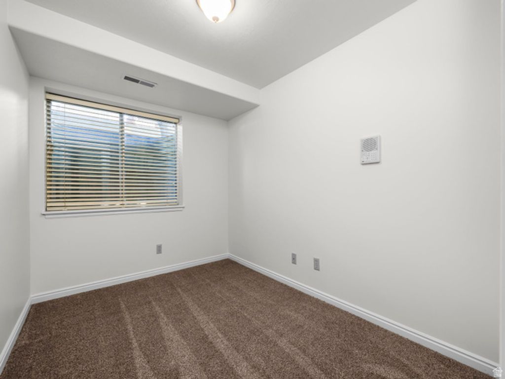 Image 23 of property listing at 2601 W BRIDLE OAK DR, South Jordan, UT 84095