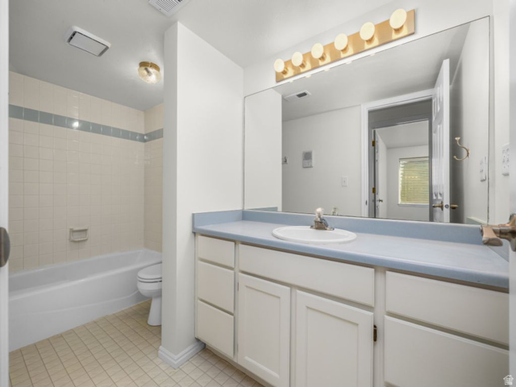 Image 24 of property listing at 2601 W BRIDLE OAK DR, South Jordan, UT 84095