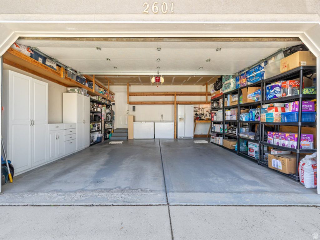 Image 29 of property listing at 2601 W BRIDLE OAK DR, South Jordan, UT 84095