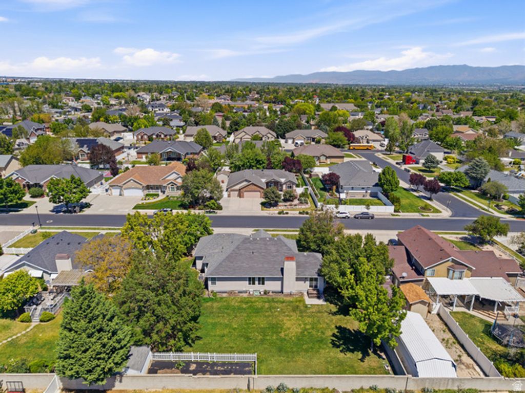 Image 35 of property listing at 2601 W BRIDLE OAK DR, South Jordan, UT 84095