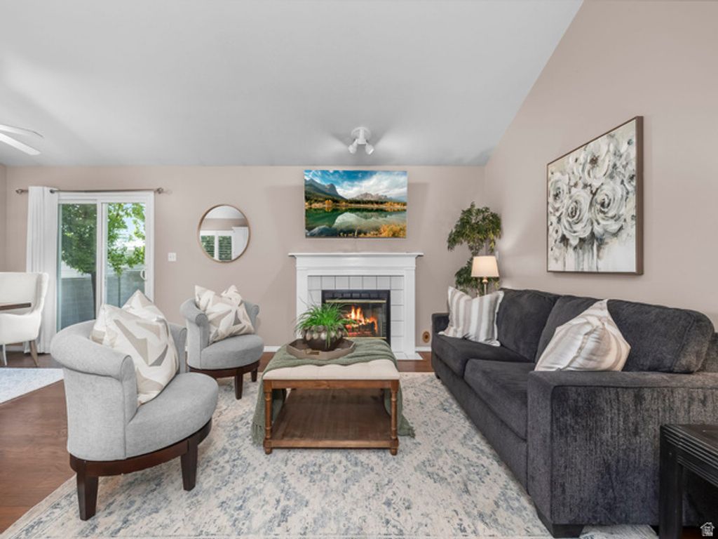 Image 5 of property listing at 2601 W BRIDLE OAK DR, South Jordan, UT 84095