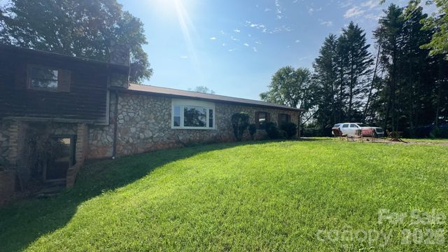 4294 Horseshoe Bend Road, Hudson, NC 28638