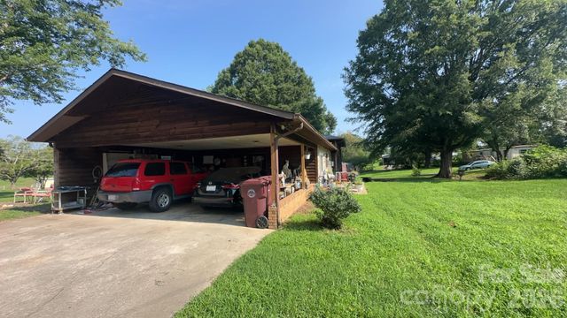 4294 Horseshoe Bend Road, Hudson, NC 28638