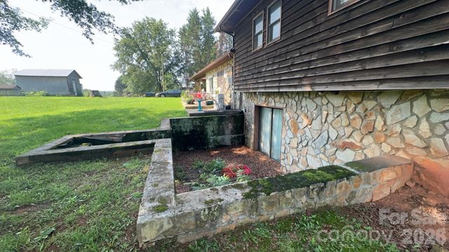 4294 Horseshoe Bend Road, Hudson, NC 28638