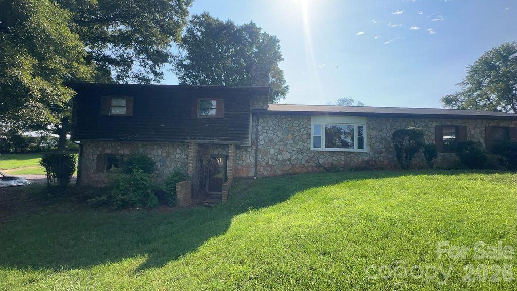 4294 Horseshoe Bend Road, Hudson, NC 28638