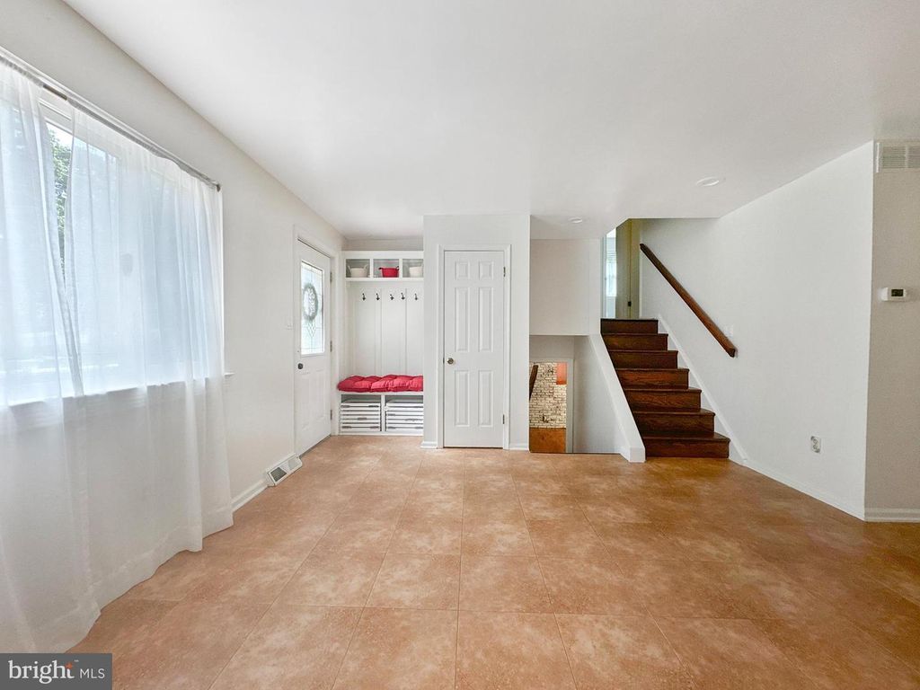 174 OAK DR, Pasadena, MD 21122