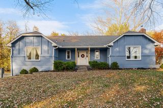 514 SW Raintree Drive, Lee's Summit, MO 64082