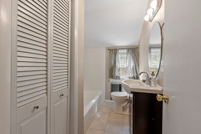 511 E County Rd, Rutland, MA 01543