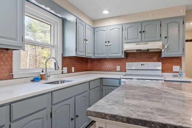 511 E County Rd, Rutland, MA 01543