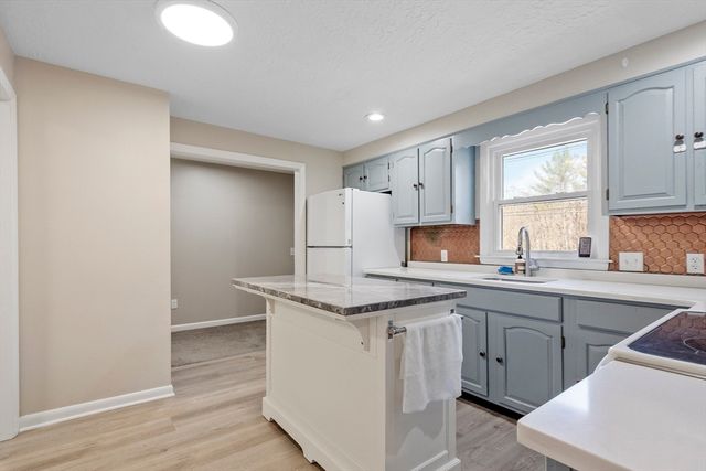 511 E County Rd, Rutland, MA 01543