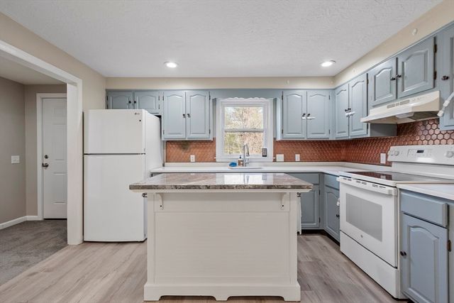 511 E County Rd, Rutland, MA 01543