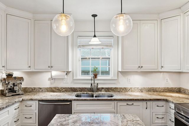 11 Yeadon Avenue, Charleston, SC 29407