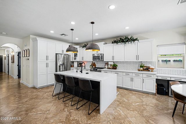 10190 W PATRICK Lane, Peoria, AZ 85383