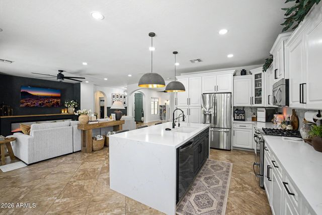 10190 W PATRICK Lane, Peoria, AZ 85383