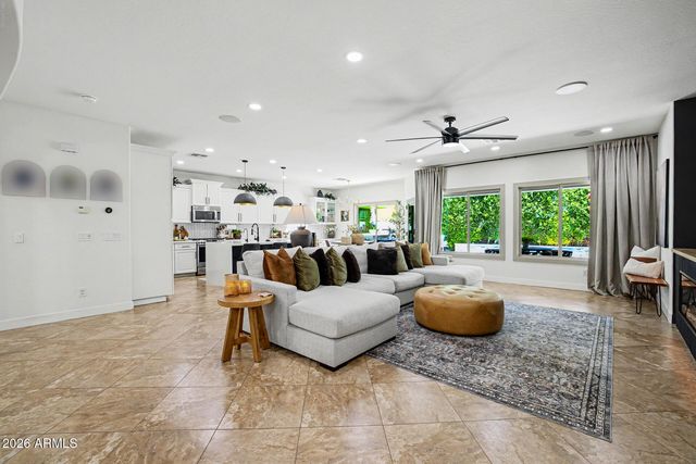 10190 W PATRICK Lane, Peoria, AZ 85383