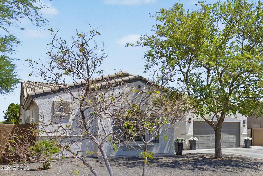 10190 W PATRICK Lane, Peoria, AZ 85383 — photo 5
