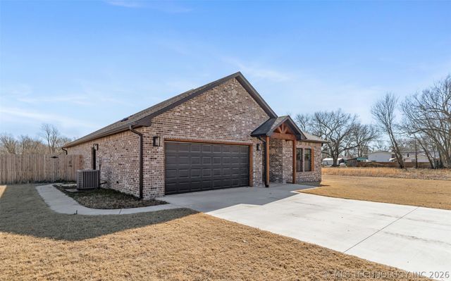 205 Lindsey Avenue, Adair, OK 74330